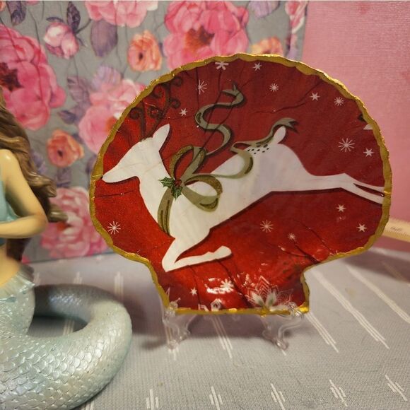 DECOUPAGE SCALLOPED FAN SHELL  - Picture 1 of 2